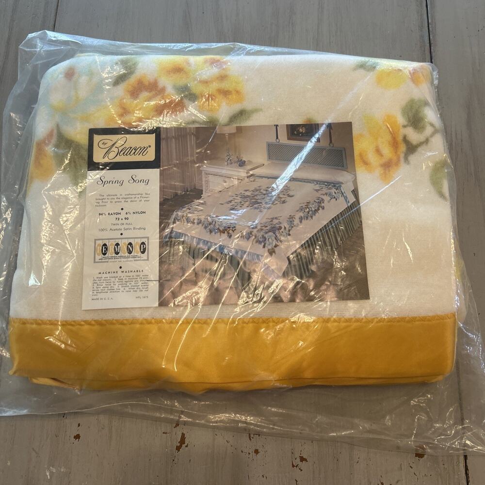 NEW Vtg Beacon Spring Song Yellow Rose Floral Twin or Full Blanket Made In USA